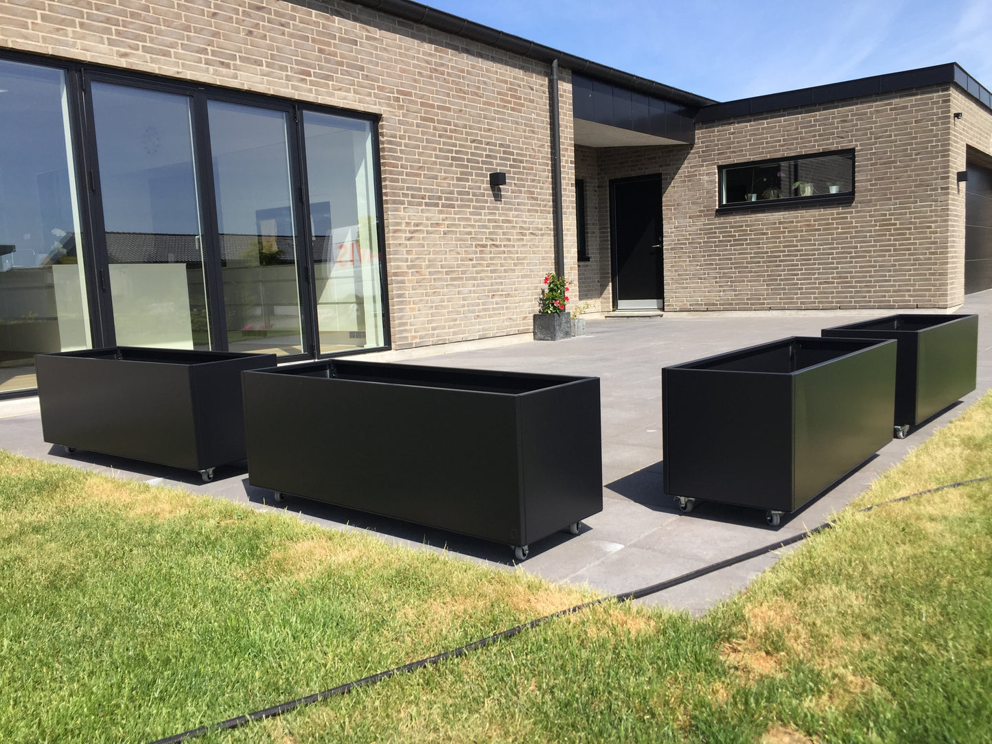 Sort plantekasse B40xL120xH80 på hjul