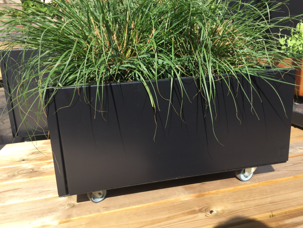 Sort plantekasse W40xL60xH25 på hjul