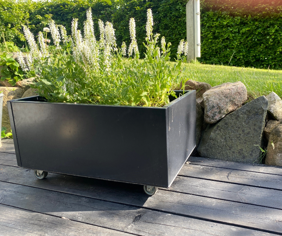 Sort plantekasse W40xL60xH25 på hjul