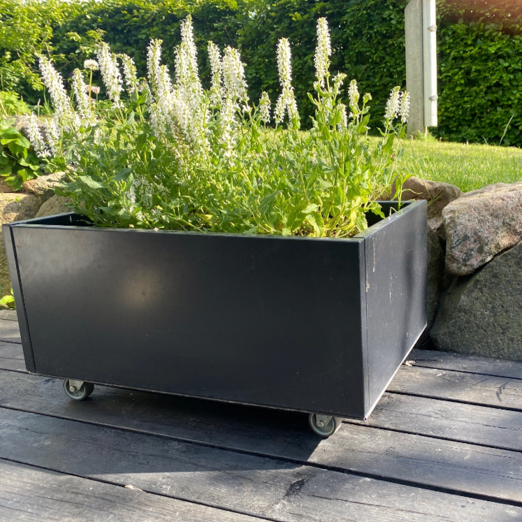 Sort plantekasse W40xL80xH25 på hjul