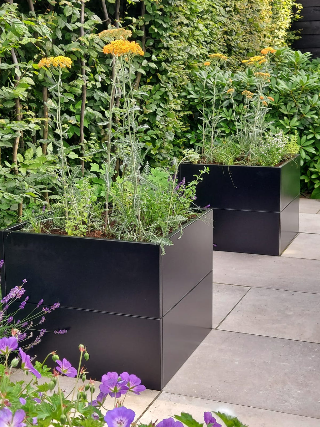 Tall Planter without base | Black aluminium | 40x80x80 cm
