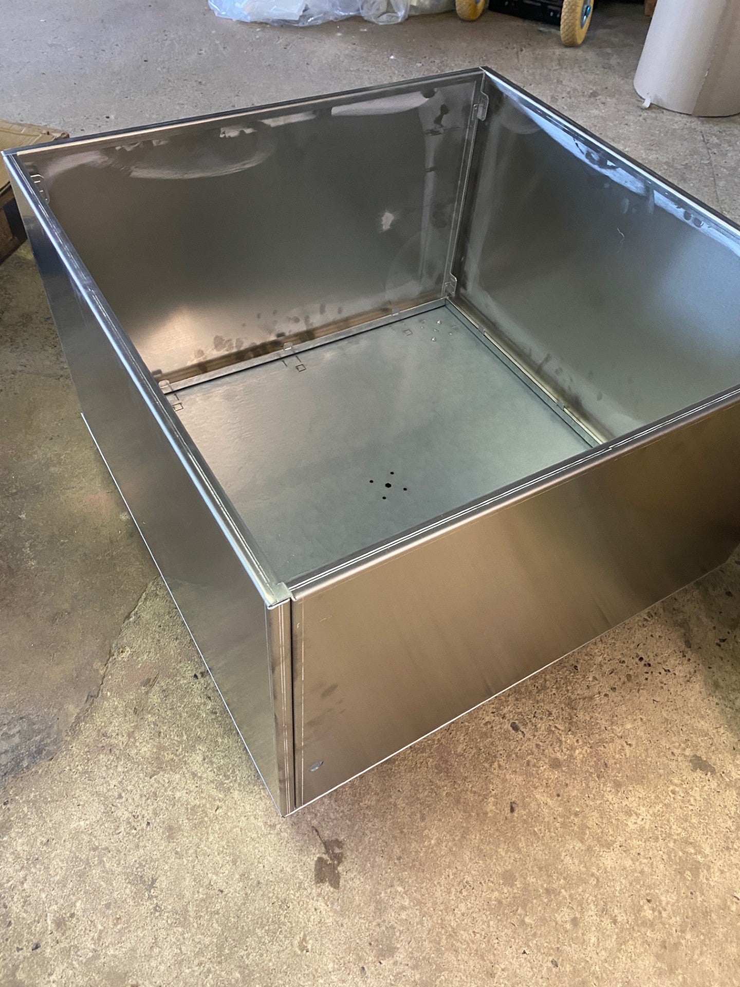 Aluminium PRO planter in special colour - height 50cm